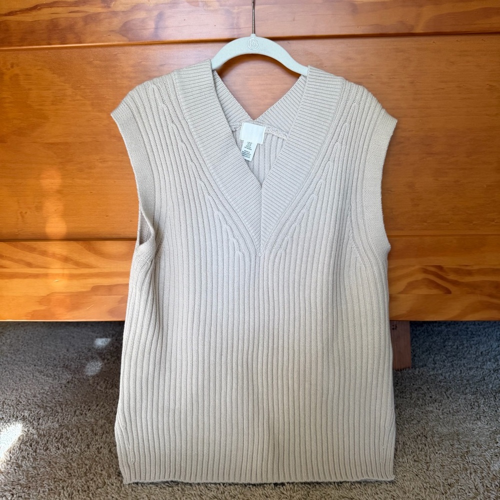 H&M Light Gray Knit Sweater Vest